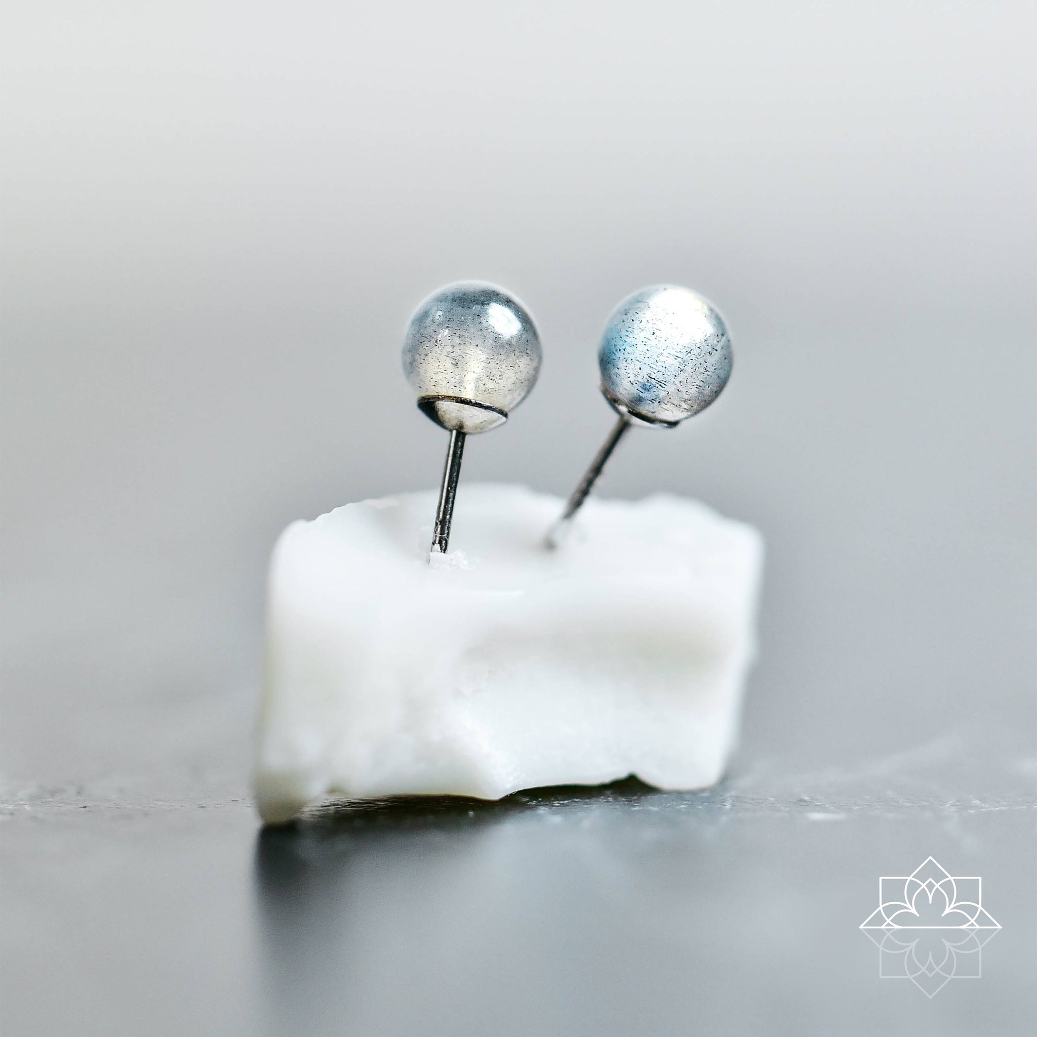 Boucles d'Oreilles Stabilisantes en Labradorite